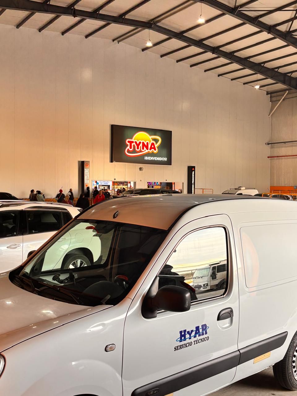Vehículo de servicio técnico de HyAR en instalaciones de TYNA